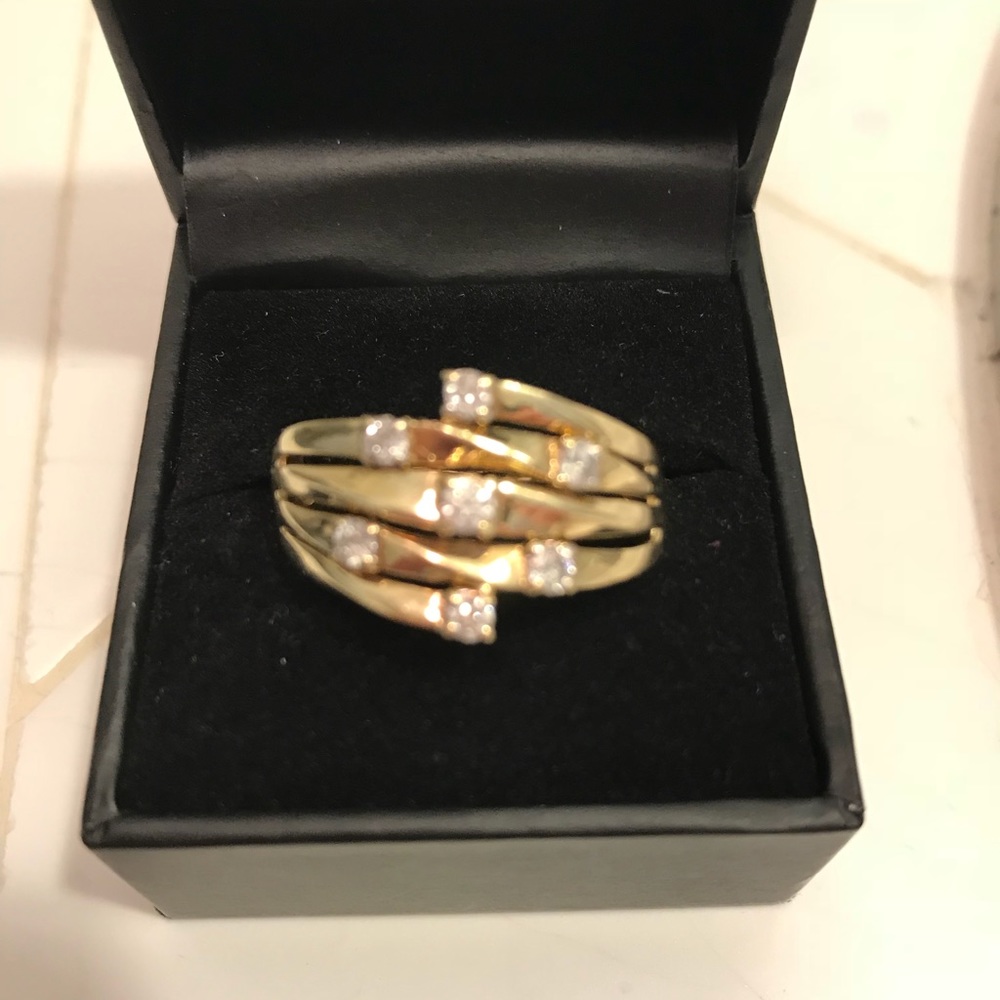 Orbit style diamond ring